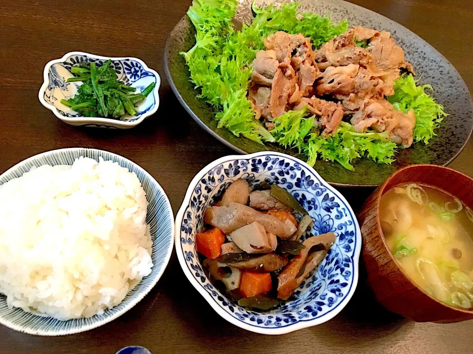 煮しめ  
春菊のお浸し  
トンテキ味の炒め物
味噌汁|NAKATAさん