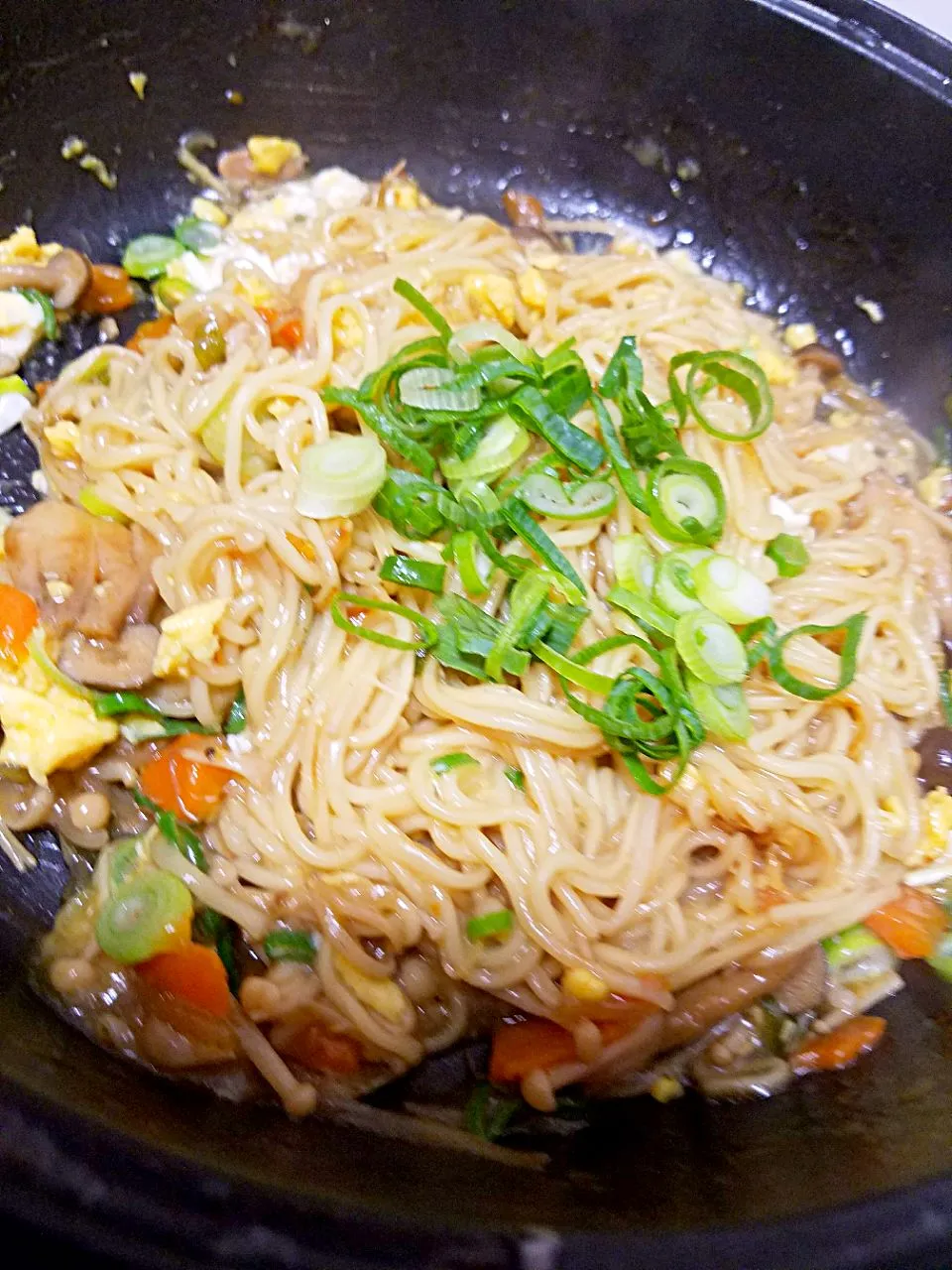 締めのラーメン！！も、一玉を二人でシェアで、ちょうどええ〜|まぁちさん