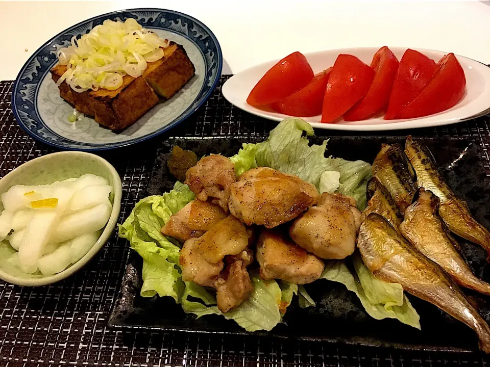 Snapdishの料理写真:#鷄の素焼き
 #厚揚げ豆腐 
 #ハタハタ 
 #冷やしトマト 
 #大根の漬物|ゆぺこさん