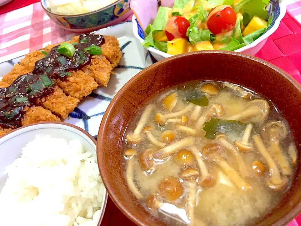 なめことワカメと豆腐のお味噌汁|Ikuさん