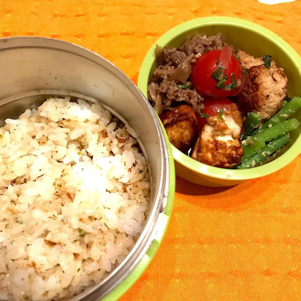 今日のお弁当🍱
雨降りの朝です☂️
気分だけは明るく
今日も気をつけて
いってらっしゃい👋|mokoさん