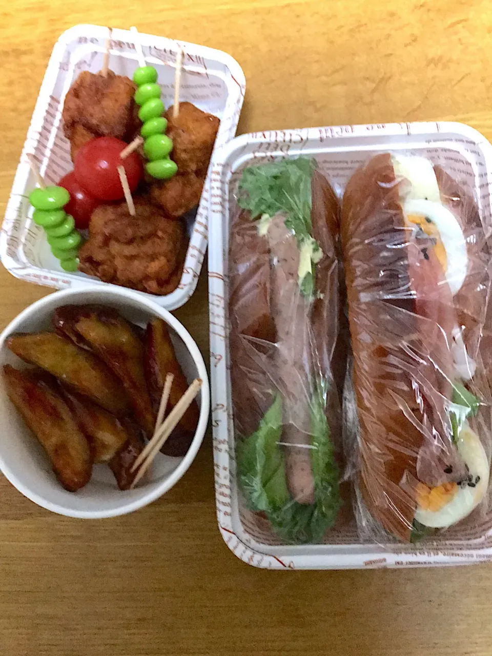 ホットドッグと生ハムチーズ卵ドック弁当。
娘音楽祭弁当。|めぐりんさん