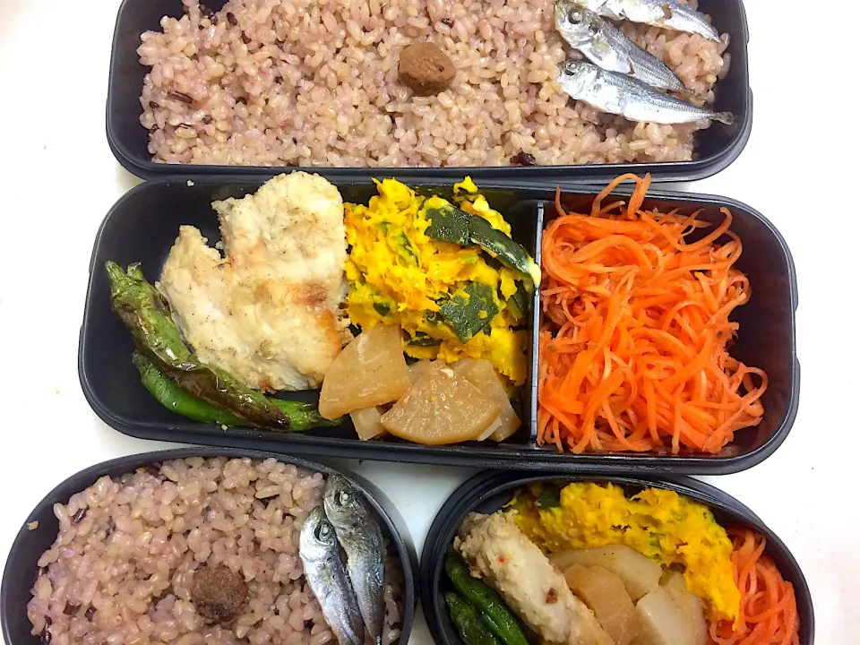 Snapdishの料理写真:#今日のお弁当 鶏のチーズ焼、ししとう炒め、南瓜サラダ、大根の煮物、人参の甘酢漬|Victoryageさん