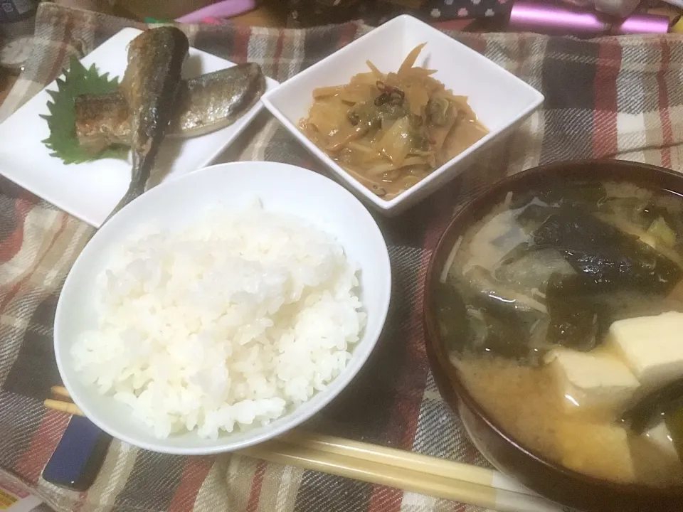 朝ごはん★秋刀魚の塩焼き、トロトロ白菜の甘味噌煮、みそ汁、ごはん|ハルさん