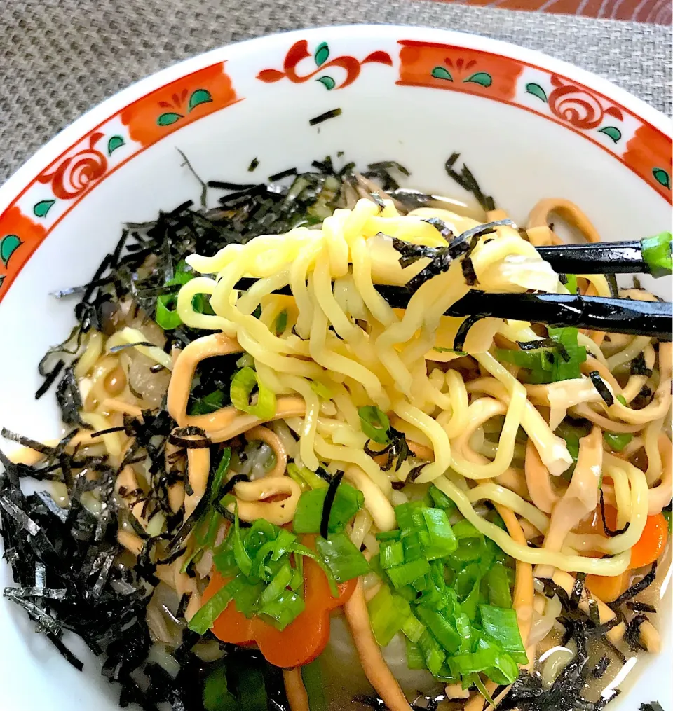 揚げ麺🍜茹で麺🍜二種類残り麺でお昼麺|シュトママさん