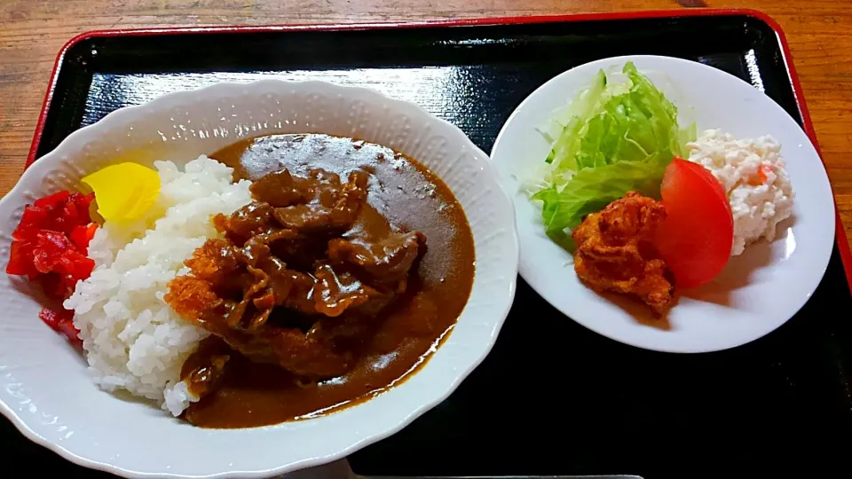 Snapdishの料理写真:本日の賄い(11/8  贅沢カレー🍛三種のお肉全部乗せ😆💕)|かぴかぴさん