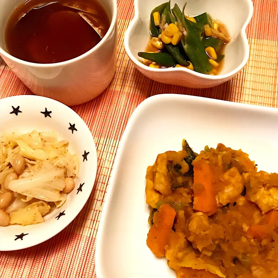 かぼちゃと豚肉のオイスター炒め♡オクラとコーンの煮物♡白菜と大豆のごま和え♡あさりのお味噌汁♡|まゆかさん