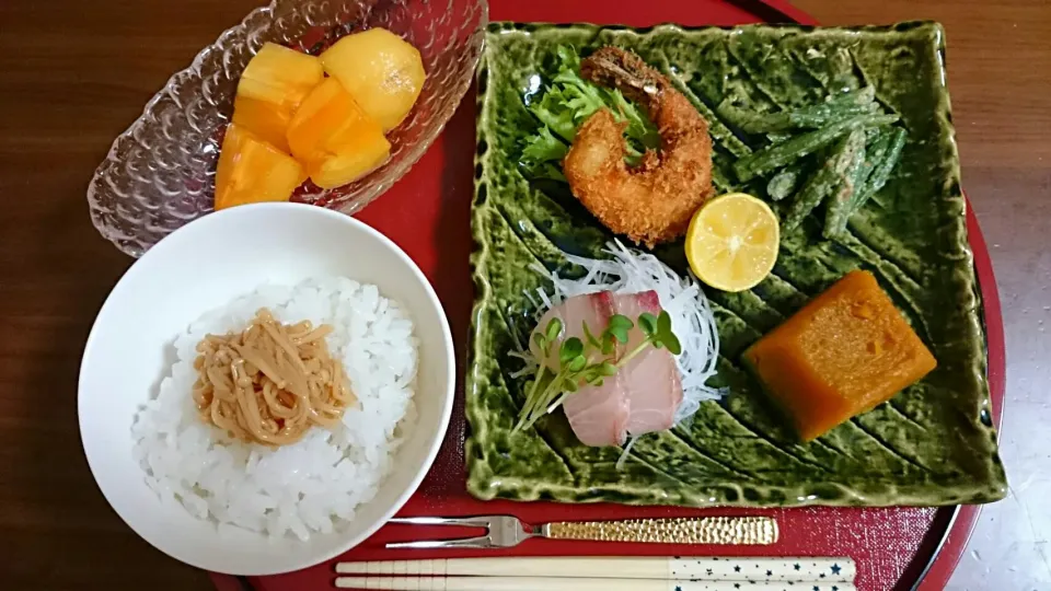 子供夜ご飯🍚なめ茸ご飯、カンパチ刺身、海老フライ、いんげん胡麻和え、南瓜煮物、柿|アンジェさん