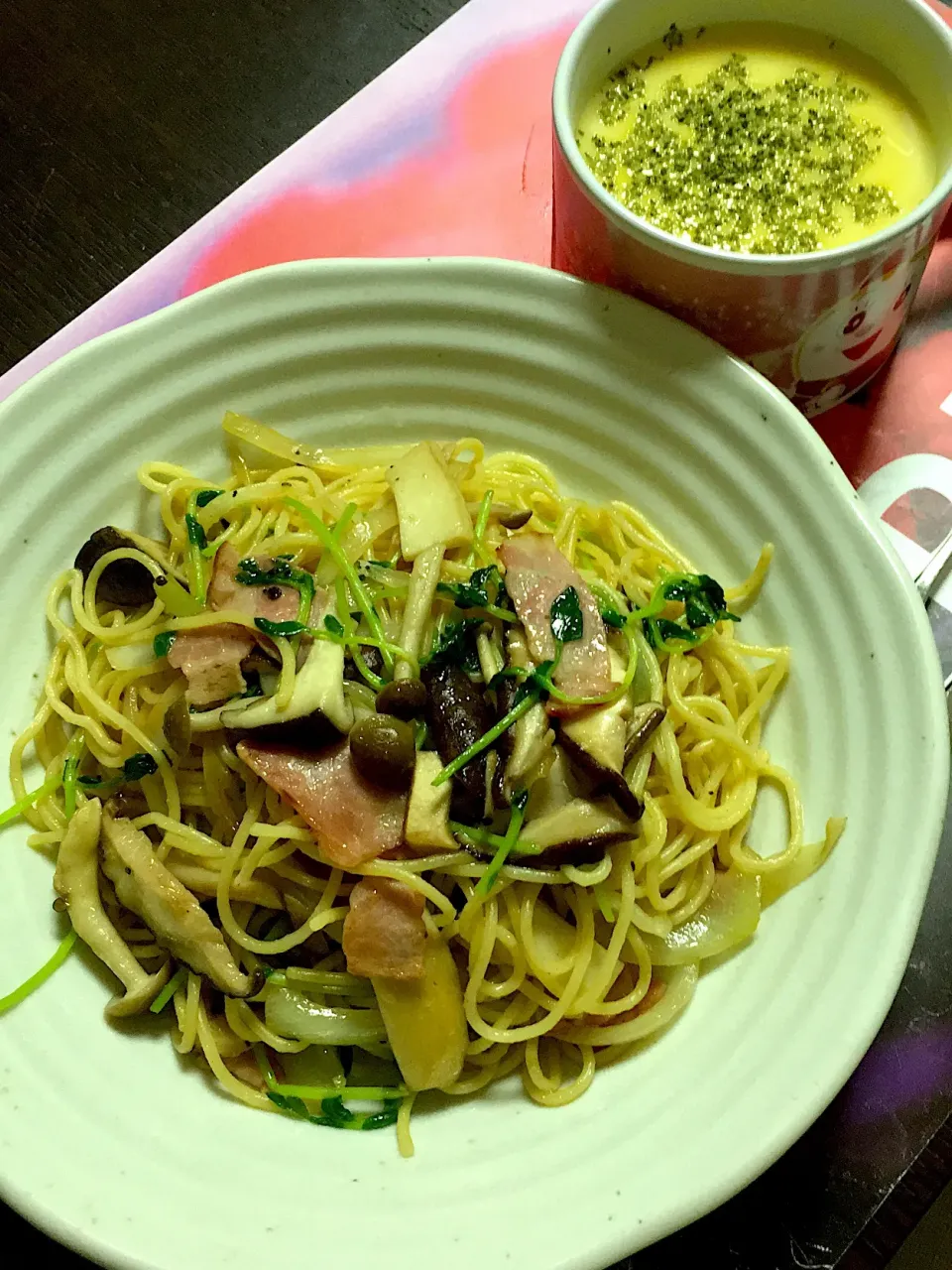 Snapdishの料理写真:キノコの和風醤油パスタ、パンプキンスープ(*^｡^*)|ライムさん