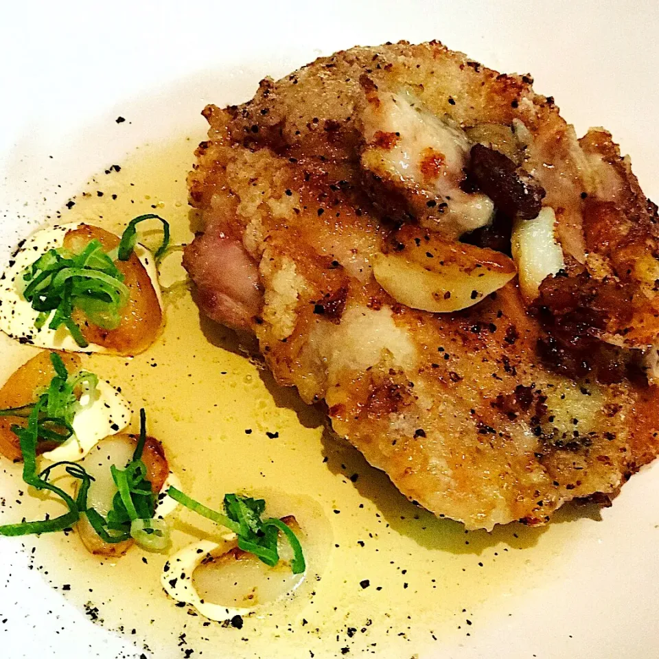 Pan Fried Chicken in Butter with Fresh Garlic. #chefemanuel #freshgarlic #homecooking with Pasta Salad|Emanuel Hayashiさん