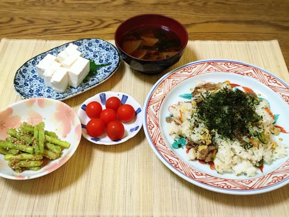 Snapdishの料理写真:冷奴・大根と里芋のお味噌汁・牛肉のお寿司・プチトマト・アスパラの胡麻和え|美也子さん