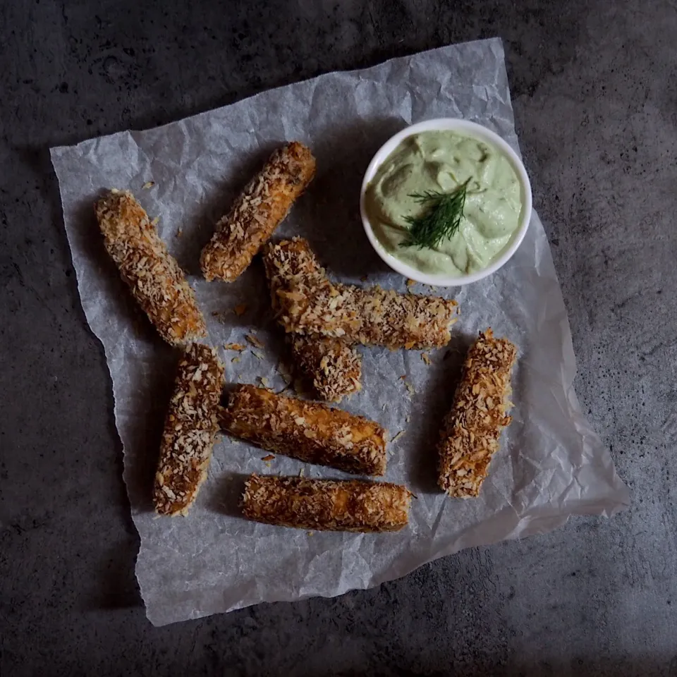 Baked crispy tofu with cashew dill dipping sauce|Misstyさん