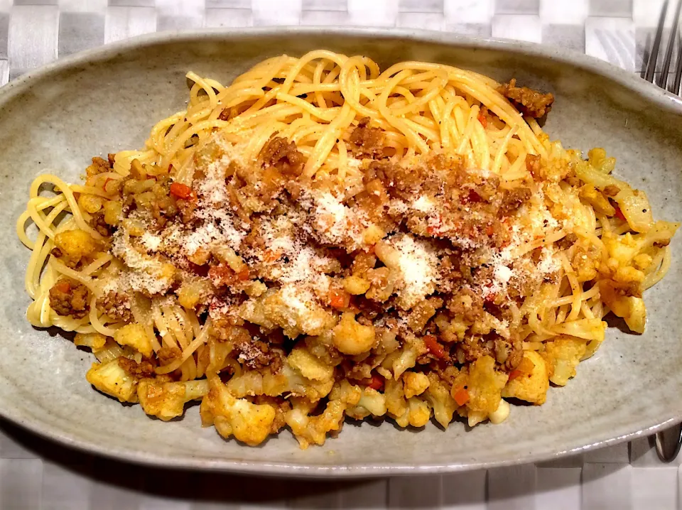 ドライカレー リメイク パスタ
カリフラワーも入ってる
 #ドライカレー  #スパゲティ  #カリフラワー  #リメイク|doc3387さん