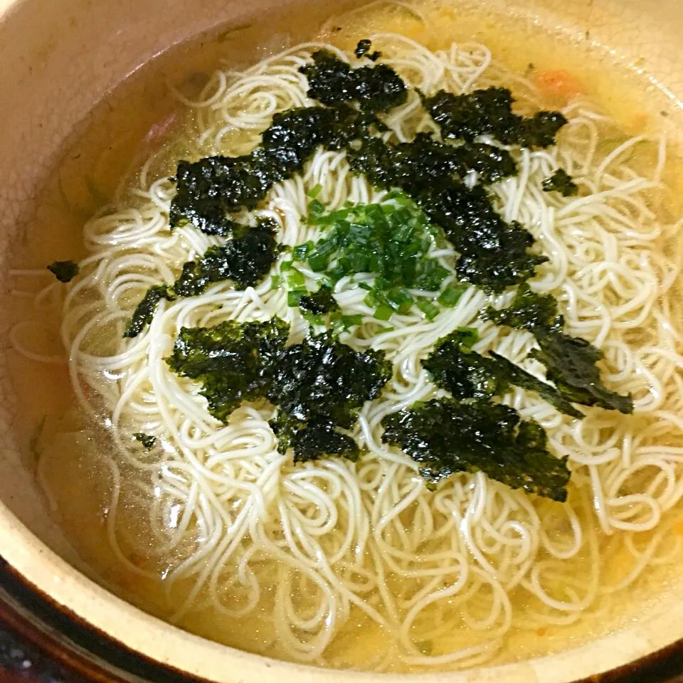 お鍋の〆はそうめんと韓国のりで！にゅうめん#ミツカン焼きあごだし鍋つゆ|デコママムさん