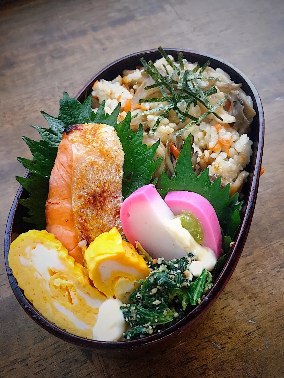 今日のお弁当
・舞茸炊込みご飯
・だし巻き
・塩シャケ
・蒲鉾|akiさん