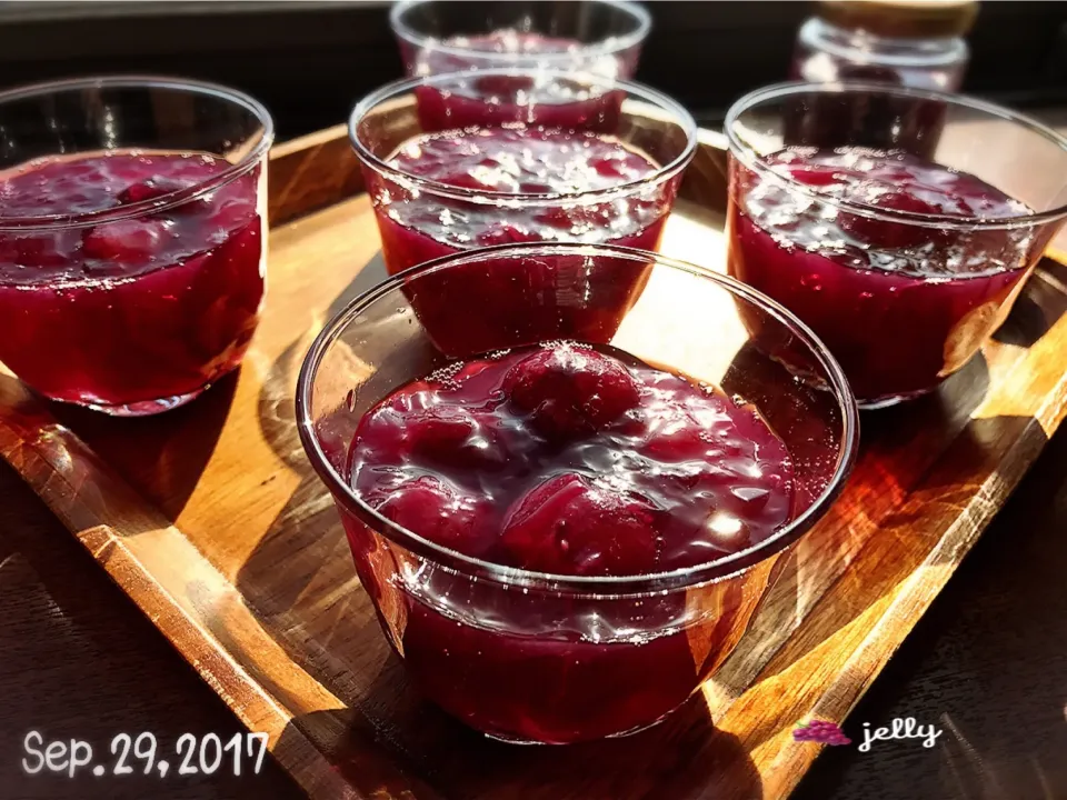 Snapdishの料理写真:izoomさんのレンジで簡単 ブドウのコンポート 《ピオーネ》🍇 【Grapes Compote / Pione】を種無し巨峰でアガーゼリーに🍇|みきおさん