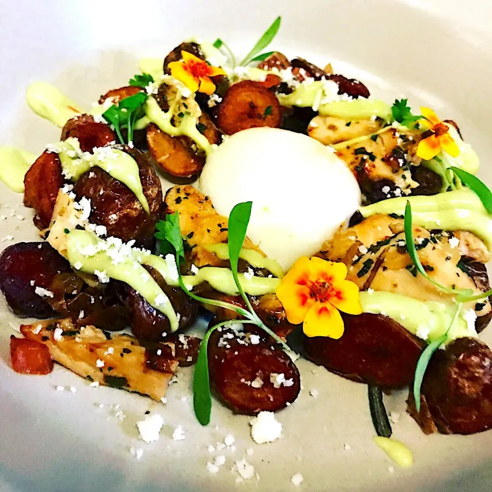 Breakfast dish I made for employee meal. Sous Vide egg, garlic fingerling potatoes, avocado sour cream, micro cilantro, etc...|Alfredo Guzmanさん