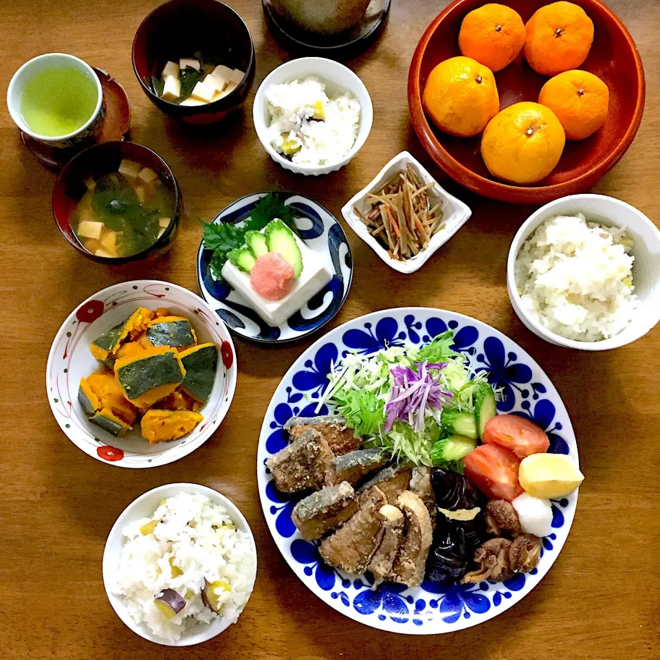 Snapdishの料理写真:さつまいもご飯、ブリと野菜の竜田揚げ、かぼちゃ煮、豆腐とわかめの味噌汁、金平牛蒡、明太マヨ冷奴 #おうちごはん  #手料理  #夕食  #家庭料理|ゆかりさん