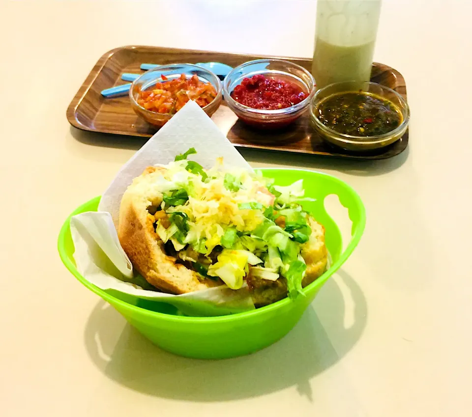 Snapdishの料理写真:Pita falafel|Generaalさん