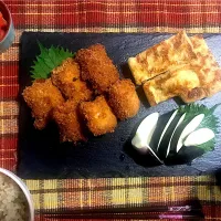 チーズトンカツと梅肉とシソのトンカツ

納豆油揚げ焼き

なすのお漬物

トマトのマリネ

わかめのお味噌汁

発芽玄米|ぴんさん