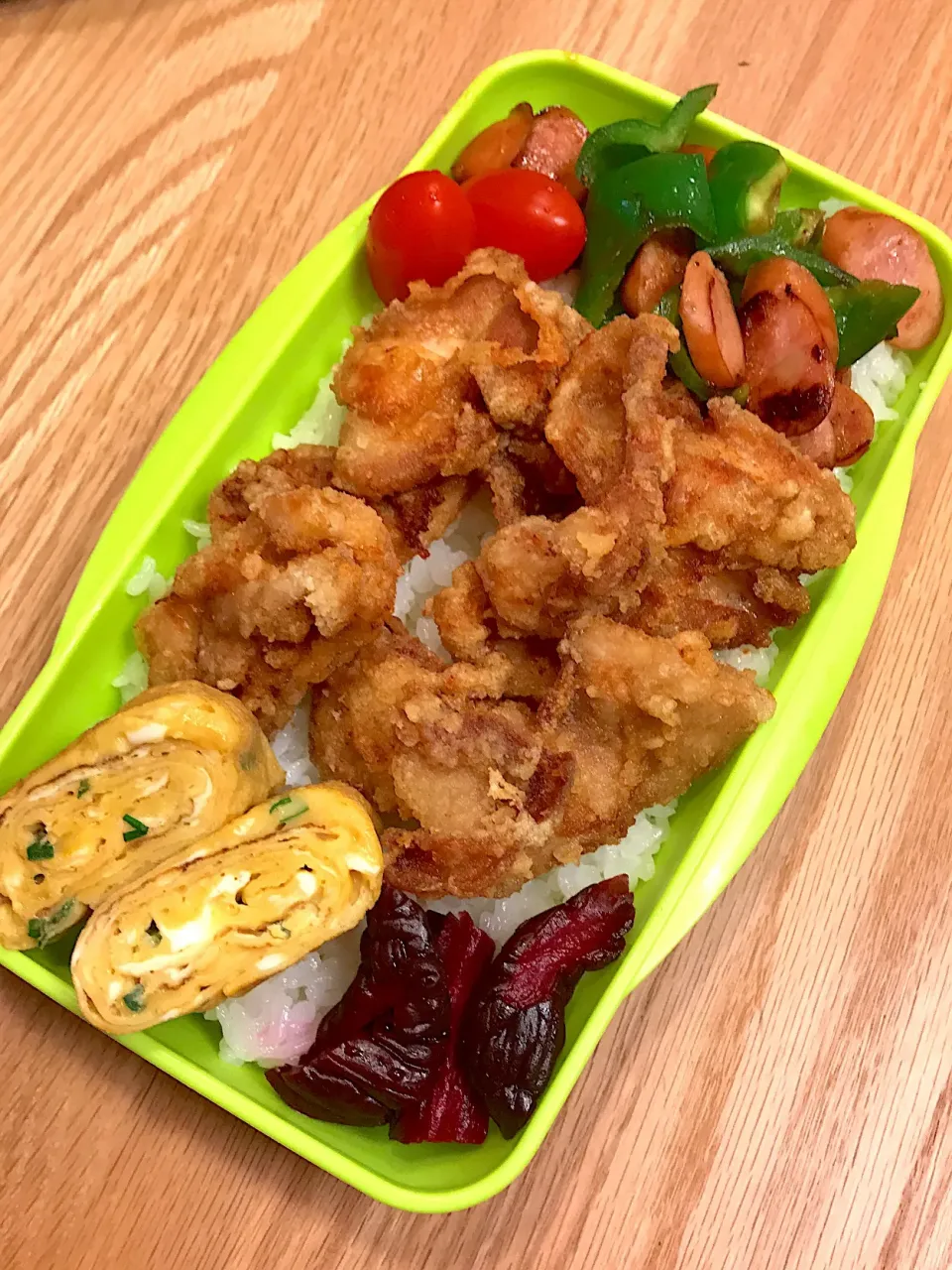 2017.11.10 中2＆高2男子 唐揚げ弁当〜(*´∇｀*)ｵﾂｶﾚｻﾏー
 #お弁当  #高2弁当  #中2弁当 #唐揚げ #から揚げ|mari-pさん