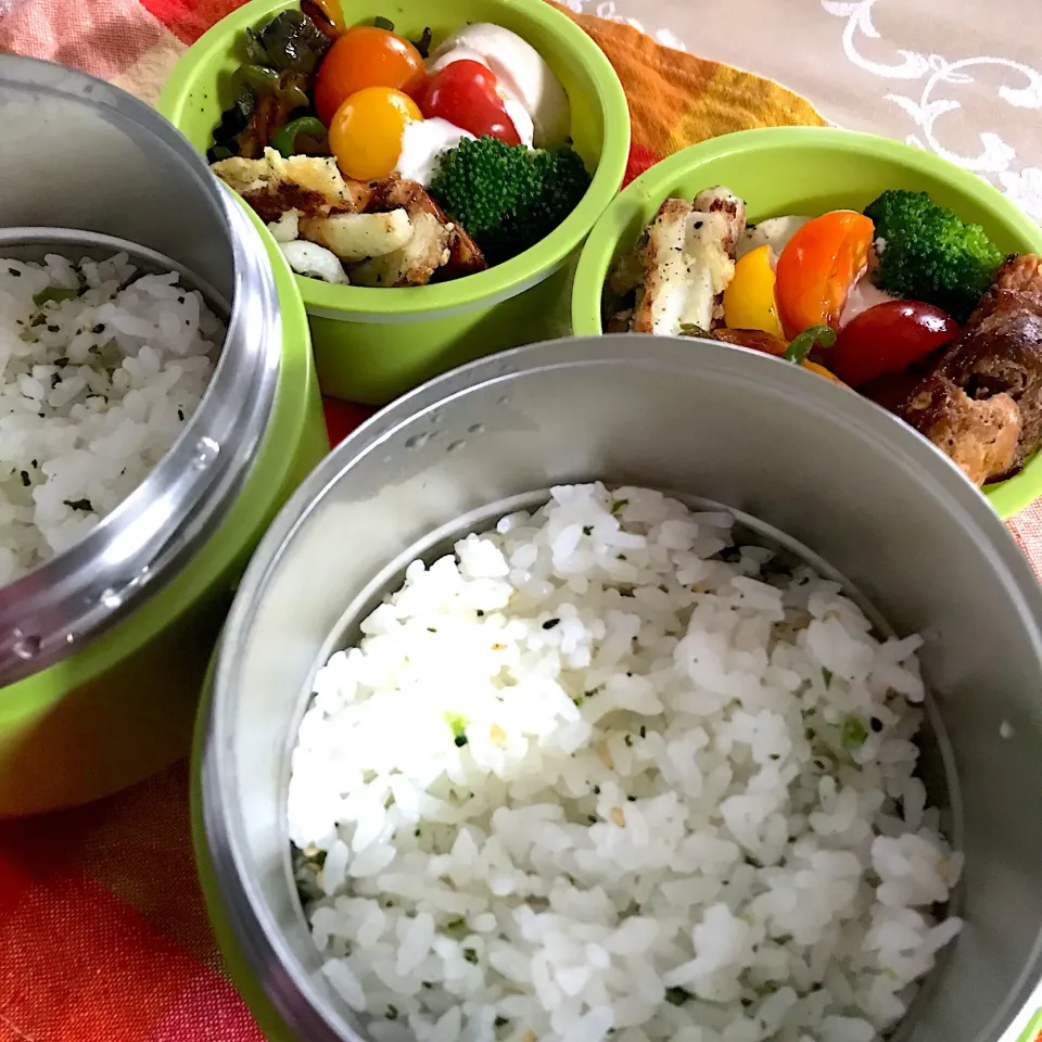 今日のお弁当🍱
さぁ週末 金曜日
頑張っていってらっしゃい👋😊|mokoさん