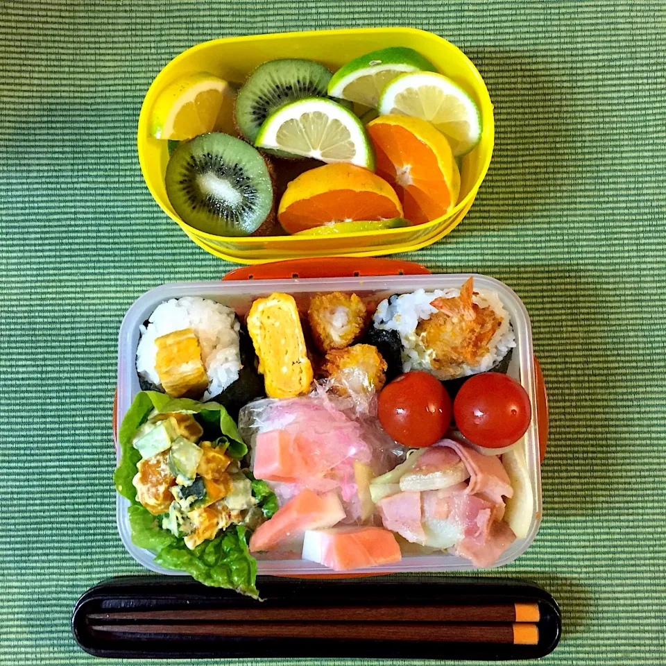 今日のお仕事お弁当🍱
隼人瓜とベーコンの炒め物、カボチャときゅうりのサラダ、お結びいろいろ😋|RU.Farmさん