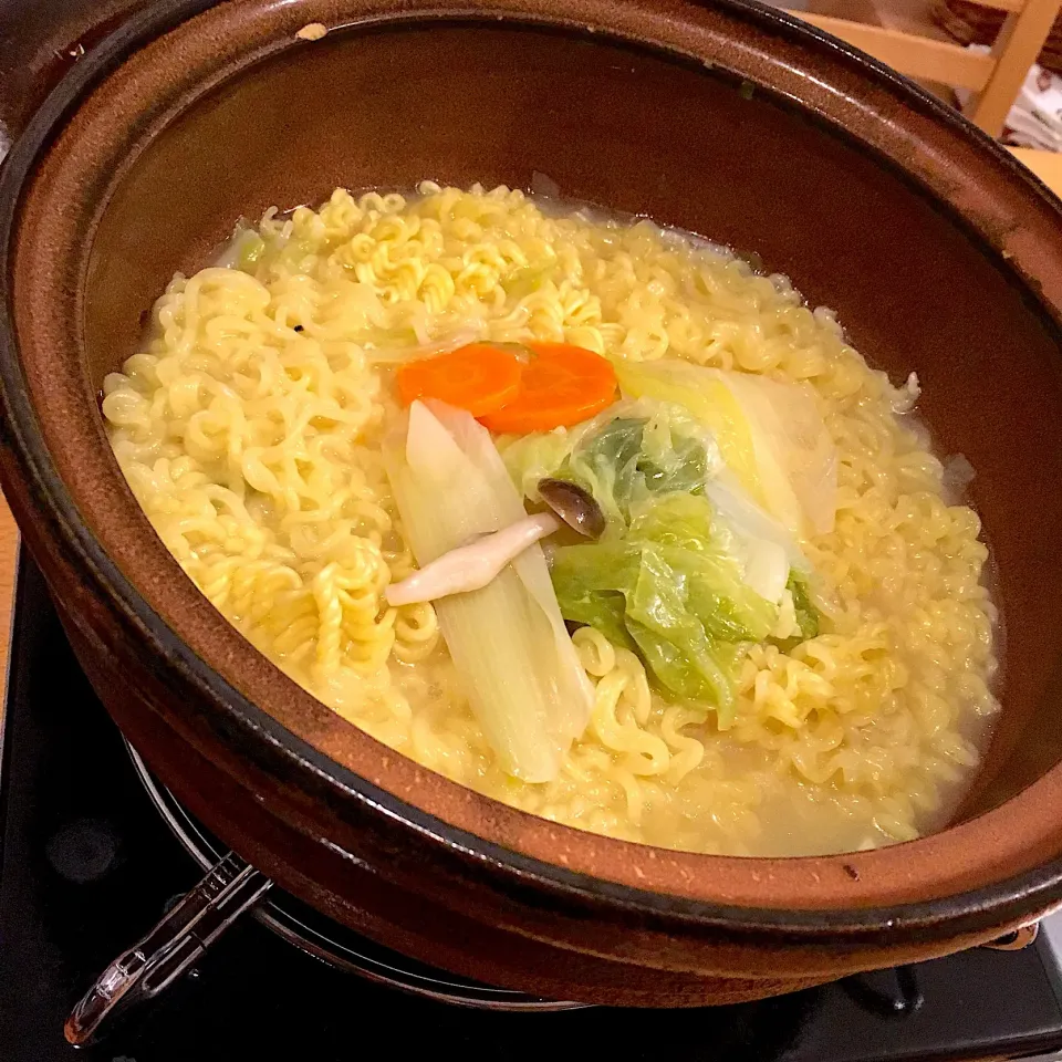 〆はラーメン🍜                                                 〆までおいしい濃厚鶏白湯鍋|あおさん