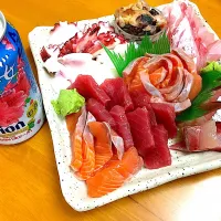 Snapdishの料理写真:刺身盛り合わせ|ゃょぃ🌹さん