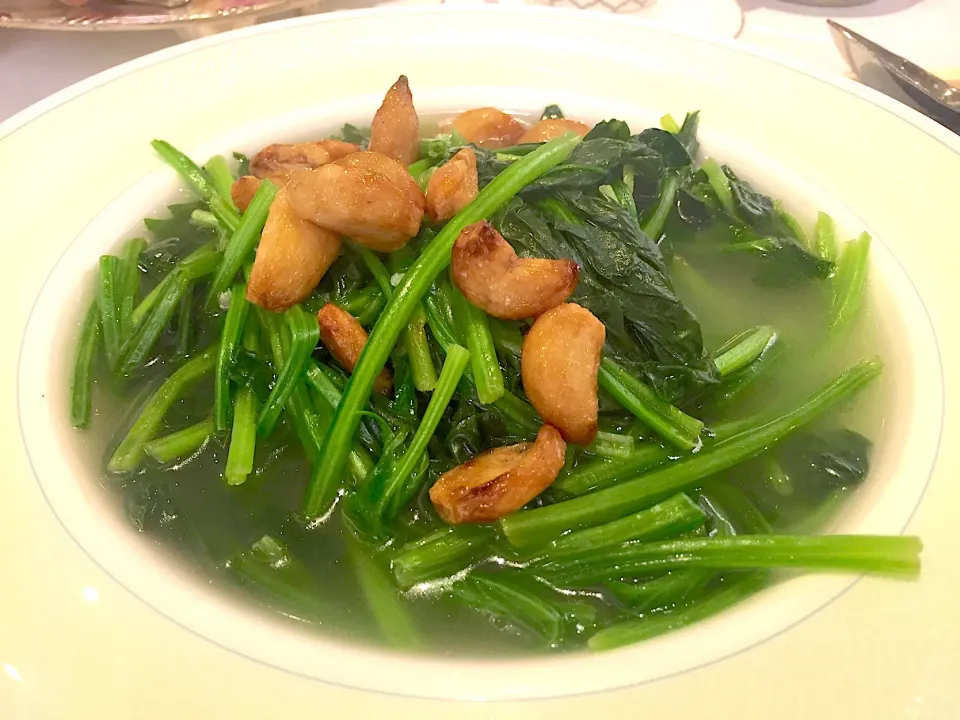 Poached seasonal vegetables served with garlic in broth|Sky Blueさん