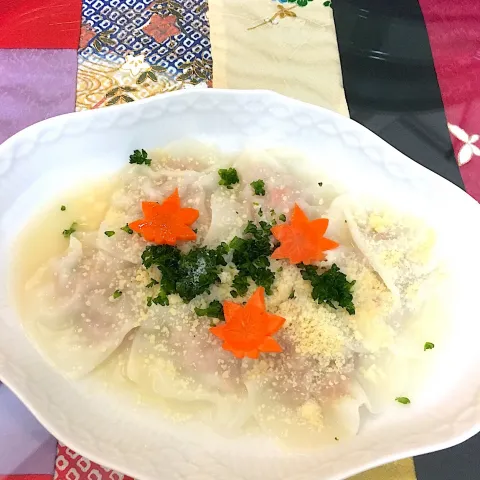 「〆まで美味しい 濃厚鶏白湯鍋つゆ」を使ってみたSnapdishの料理・レシピ写真:〆は餃子のラビオリ風
濃厚白湯鳥鍋つゆ