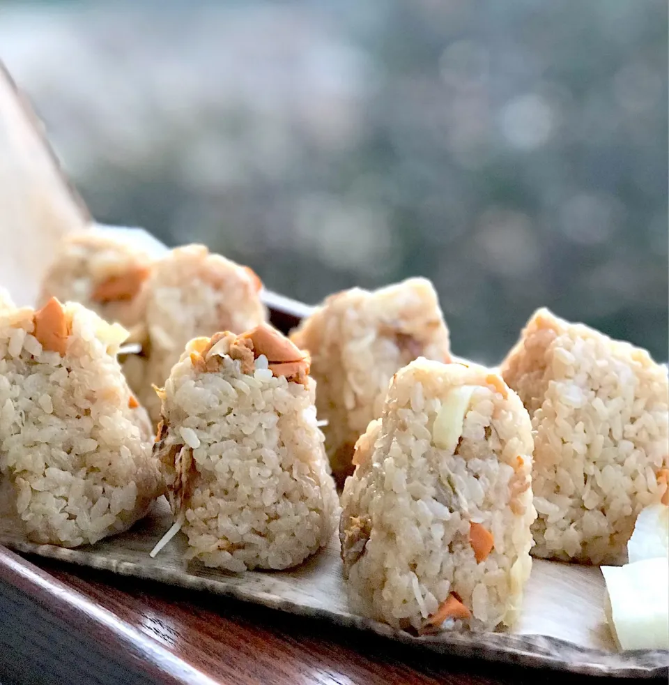 帆立貝柱の炊き込みご飯のおにぎり🍙|シュトママさん