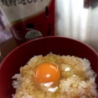 醤油ご飯に玉子をぽとり🥚✨