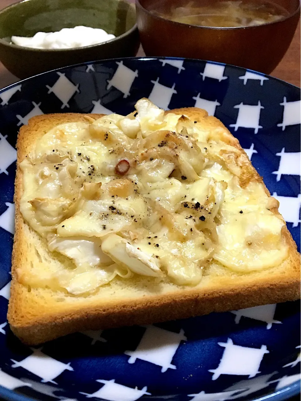 単身赴任の朝ごはん🌅
アンチョビキャベツのピザトースト🍕🍞
野菜スープ
ヨーグルト りんご🍎
#アンチョビキャベツ#ピザトースト#野菜スープ#単身赴任飯|ぽんたさん