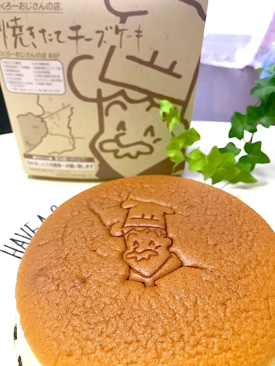 Snapdishの料理写真:りくろーおじさんのチーズケーキ🧀|lalapoさん