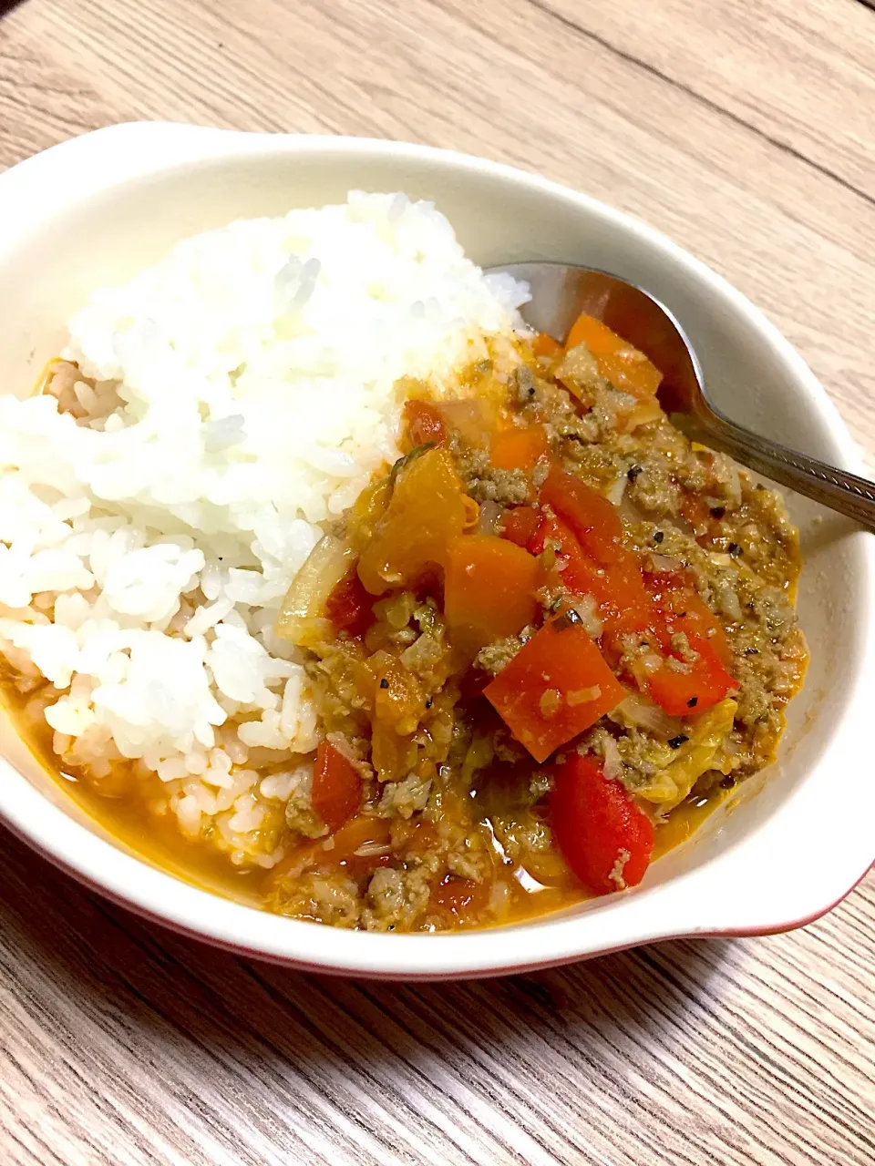 残り物の餃子のタネで、トマトスープごはん♬
得損でやってたのマネっこ♡五香粉強すぎるぜっ！
 #得する人損する人  #餃子のタネ #余り物 #トマトスープ|inoさん