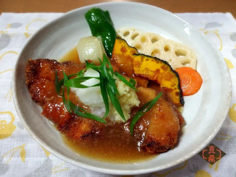 咲きちゃんの柔らか✨塩麹チキンカツのおろしあん 🐓揚げ野菜添え🍆|真希さん