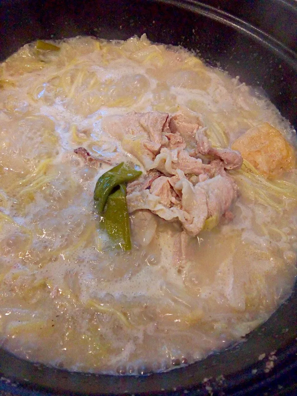 Snapdishの料理写真:モニターで頂いた
〆まで美味しいごま豆乳鍋つゆ♡

〆はラーメンを入れてごま担々麺(๑´ڡ`๑)

ごまが香ばしくて美味しい担々麺が
手軽に食べられた〜٩(๑´3｀๑)۶

ラー油は後がけでお好きなだけ！


 #おうちごはん #Dinner #鍋|しほさん