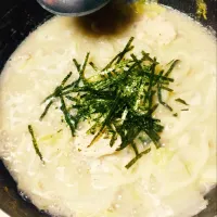 Snapdishの料理写真:ごま豆乳鍋の〆にうどん！|かりびあんさん