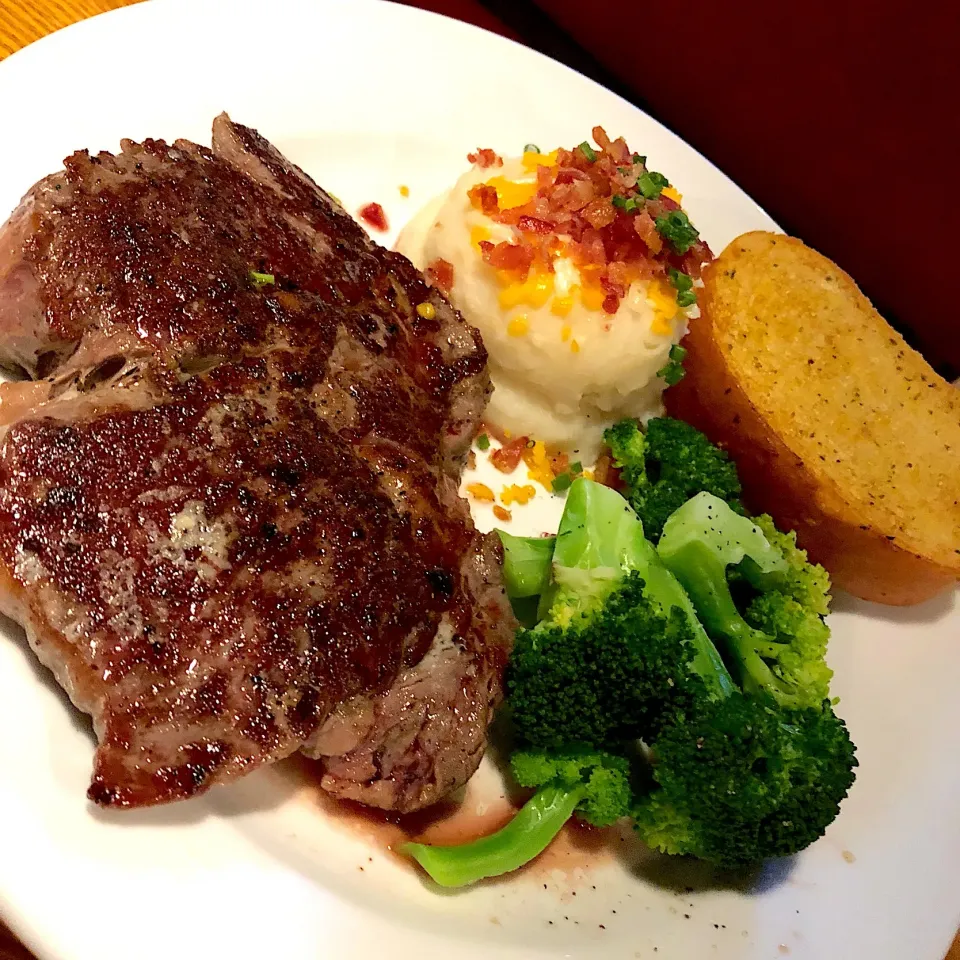 Classic Rib Eye|Louella Ignacio Escobarさん