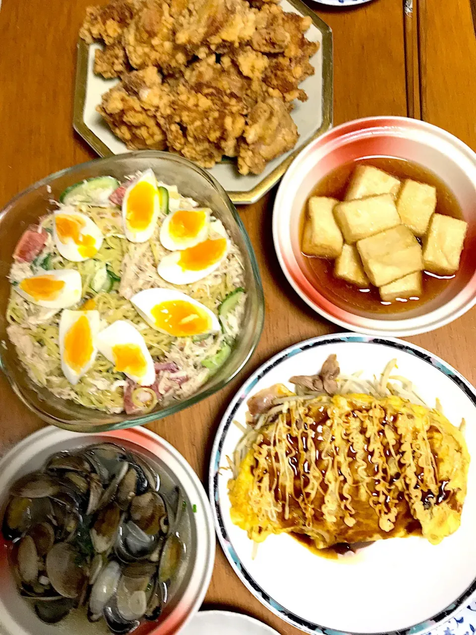 Snapdishの料理写真:#居酒屋メニュー
#おうちで居酒屋
#ザンギ
#もやしと豚バラのとん平焼き
#揚げ出し豆腐
#浅利の酒蒸し
#ラーメンサラダ
#作りすぎ|みかんさん