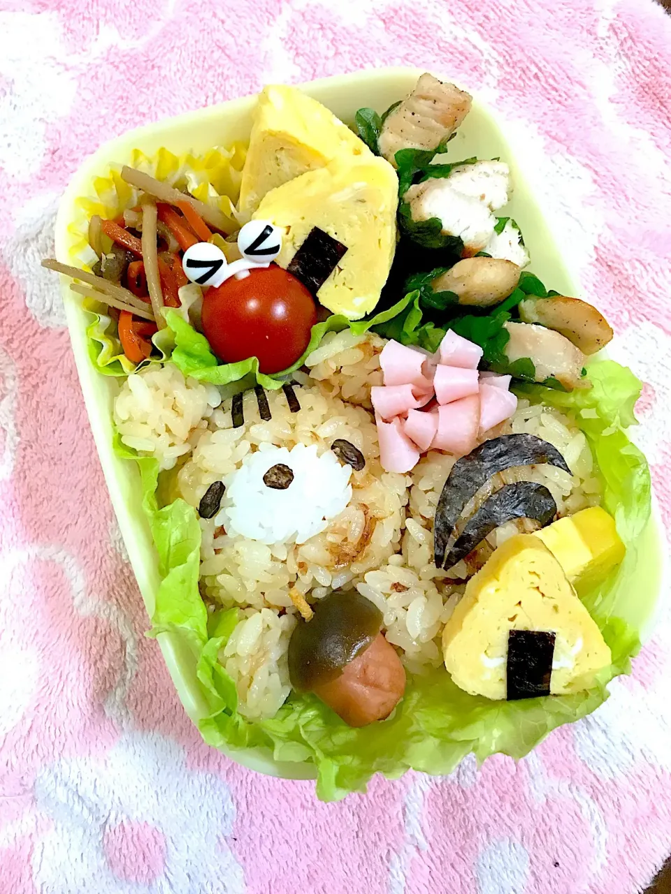 【リス🐿ドングリ食す】弁当〜おにぎり玉子焼き・梅しそ鶏スティック・きんぴらごぼうetc〜
 #きゃら弁  #キャラ弁 #リス#ドングリ|華恋さん