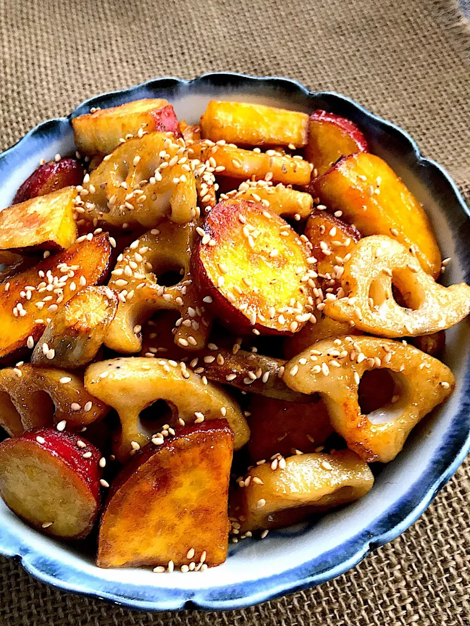 ともさんの料理 薩摩芋と蓮根のデパ地下風
根菜の美味しい季節に🍠リピリピ〜😊|あまねこ🌿さん