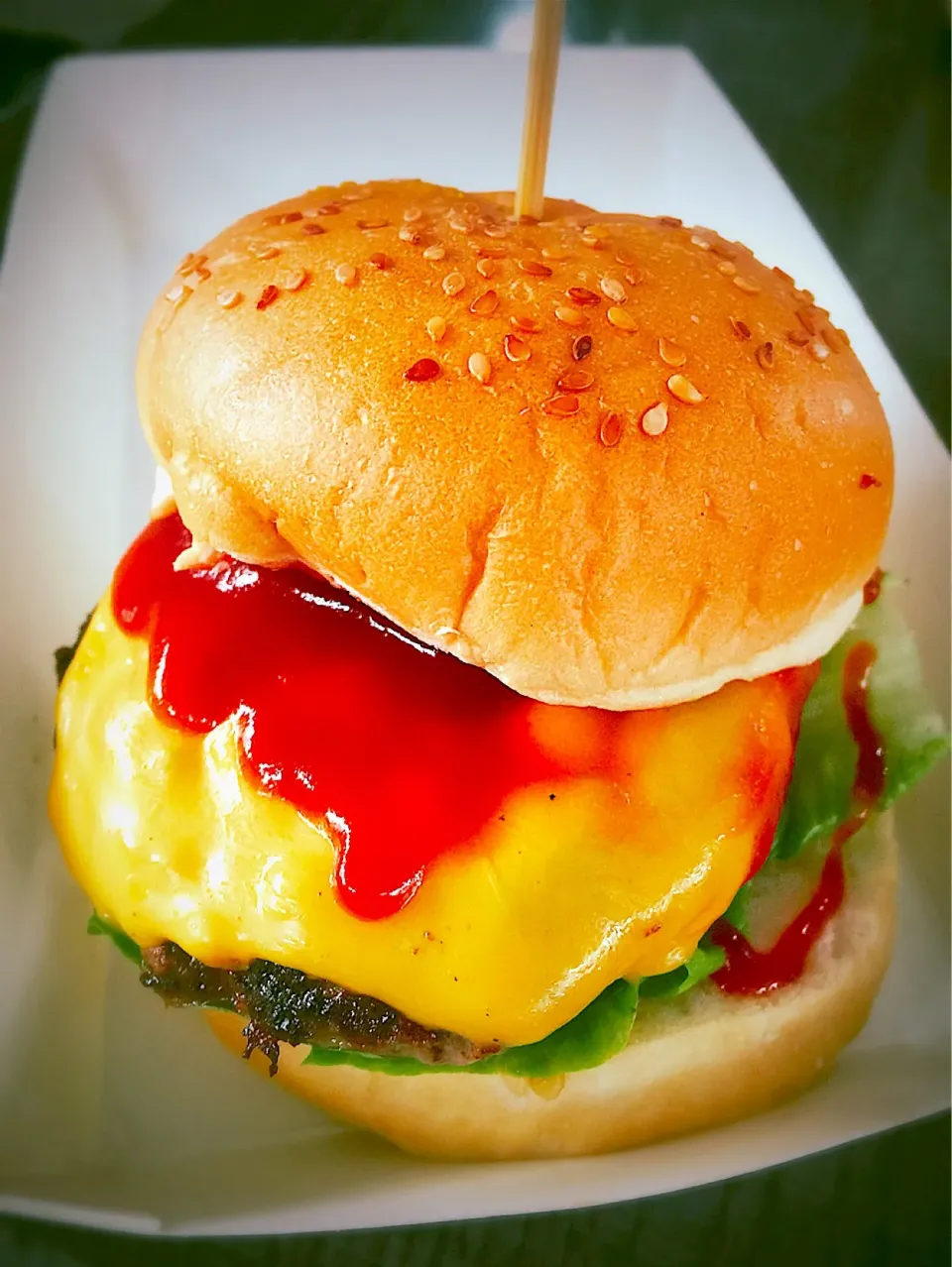 Homemade beef patty cheese burger|Jenさん