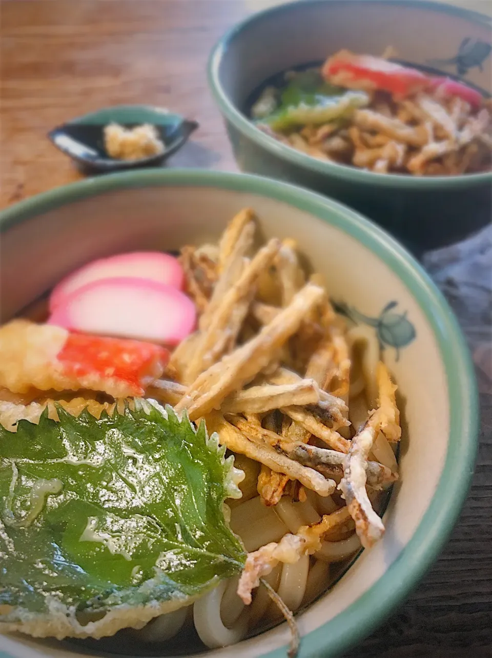 休日のお昼御飯
・うどん
・牛蒡かき揚げ天
・大葉とカニカマ天
・蒲鉾|akiさん