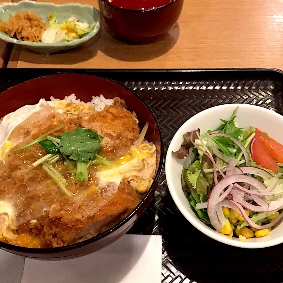 カツ丼とサラダ|💙💙渡辺翔太💙💙さん