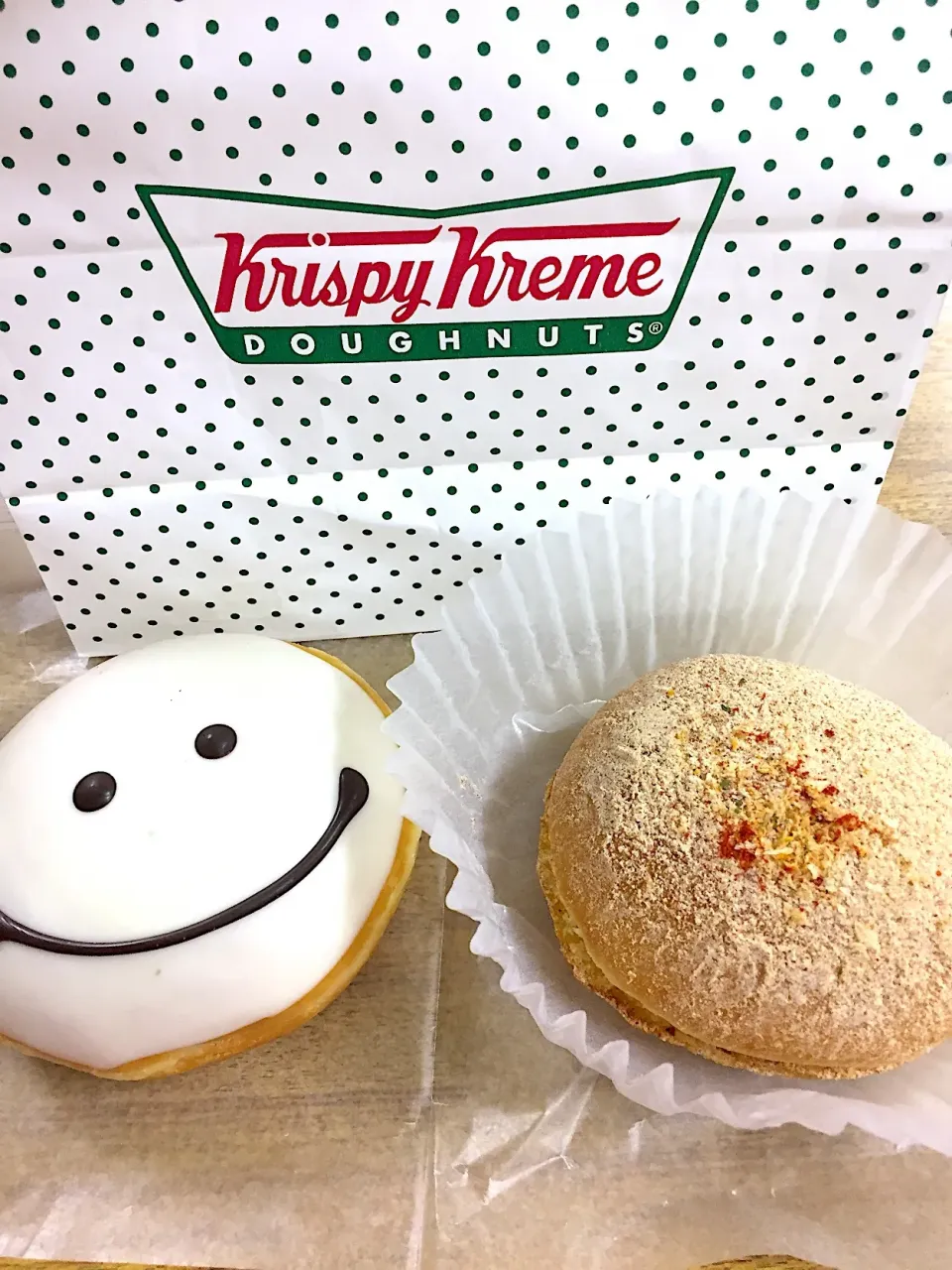 Snapdishの料理写真:キャラメルカスタードスマイル
バターチキンカレー
 #クリスピークリームドーナツ🍩|himeさん