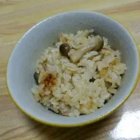 Snapdishの料理写真:きのことツナの炊き込みご飯|みろりさん