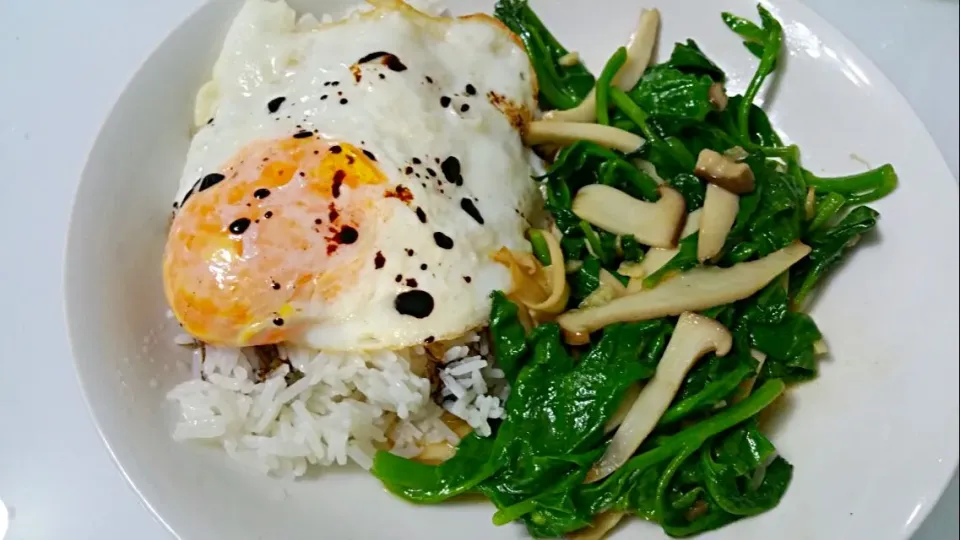 Simple dinner stir fry mushroom veg fried egg 😍|🌷lynnlicious🌷さん