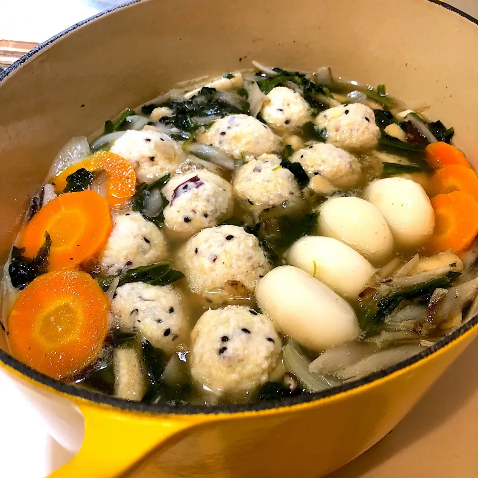 😋🍲〆まで美味しい 焼きあご鍋つゆ + さつまいも鶏肉団子と丸餅…😋|moyukitaさん